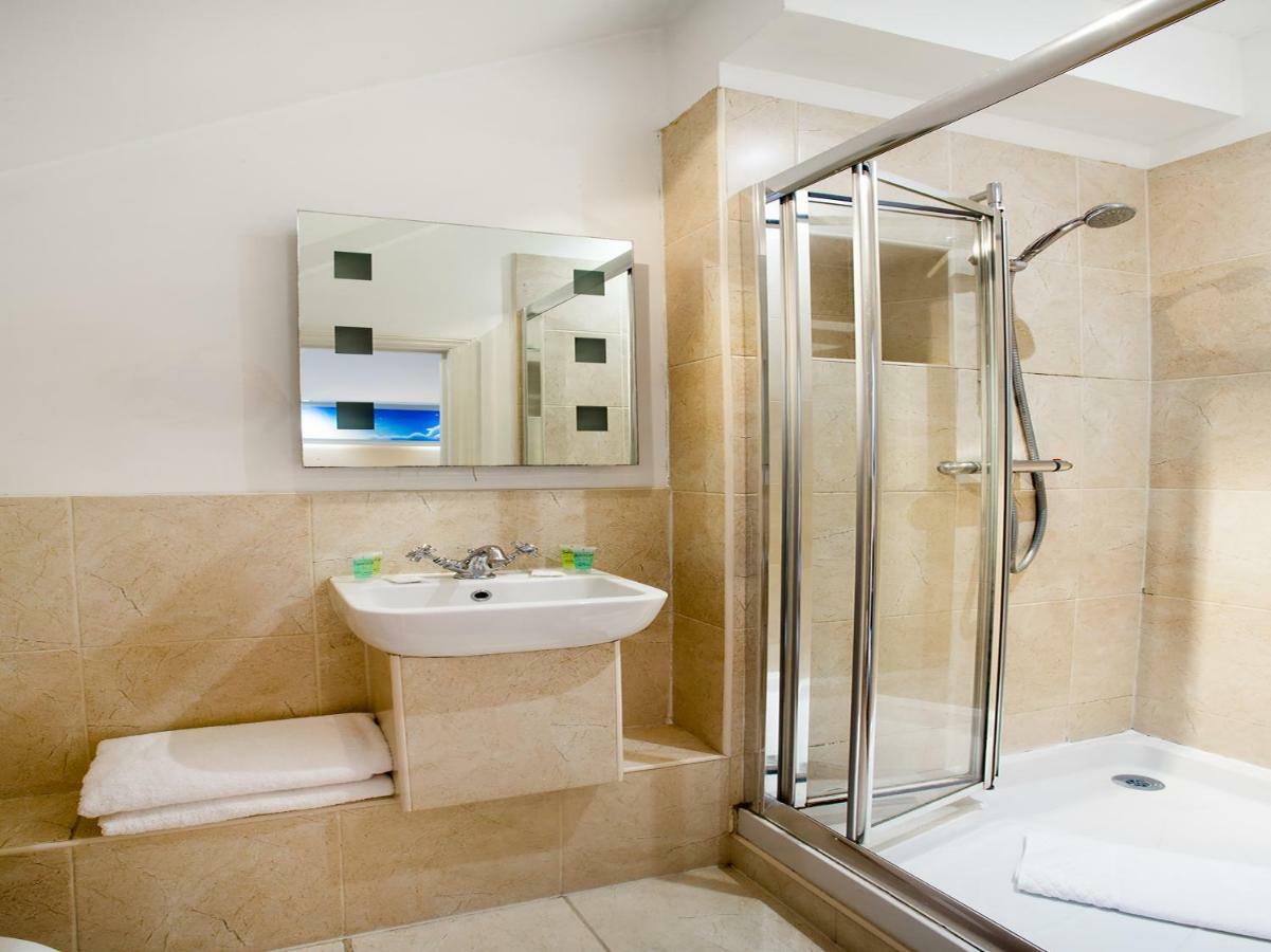 Oyo Lifestyle Hotel Sea Breeze برايتون المظهر الخارجي الصورة