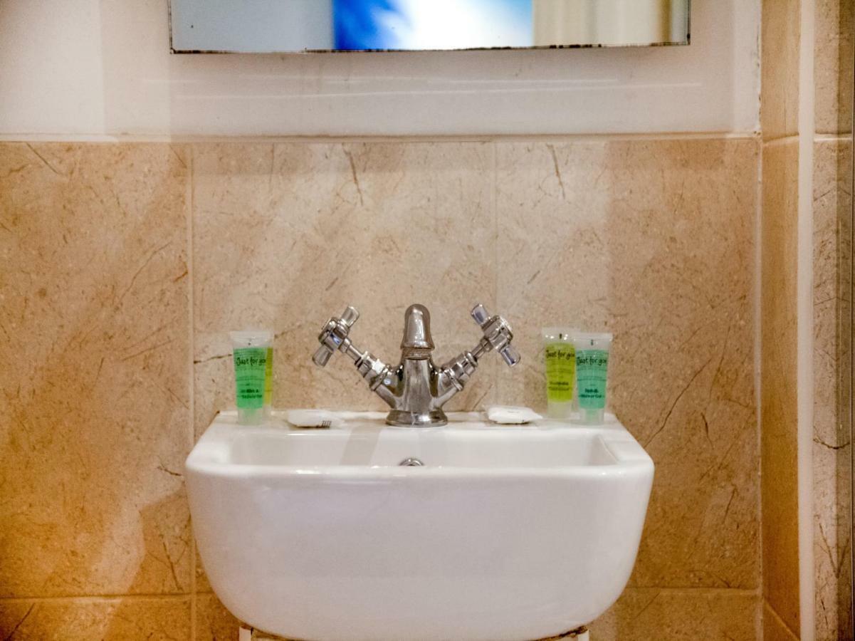 Oyo Lifestyle Hotel Sea Breeze برايتون المظهر الخارجي الصورة